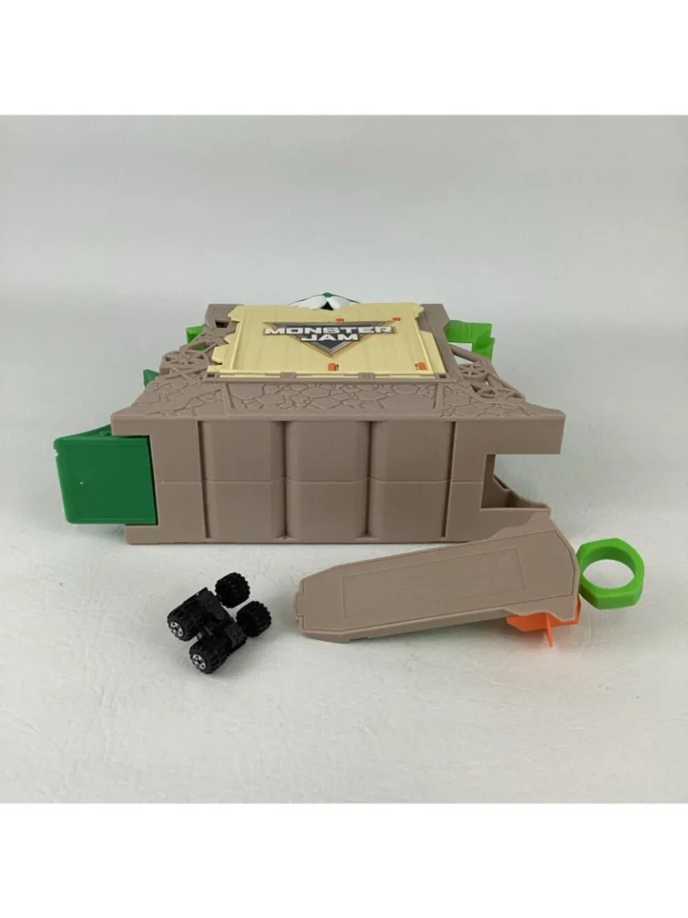 Hot Wheels Monster Mini Jams Dragon Dungeon Of Doom Playset Road Champs Truck